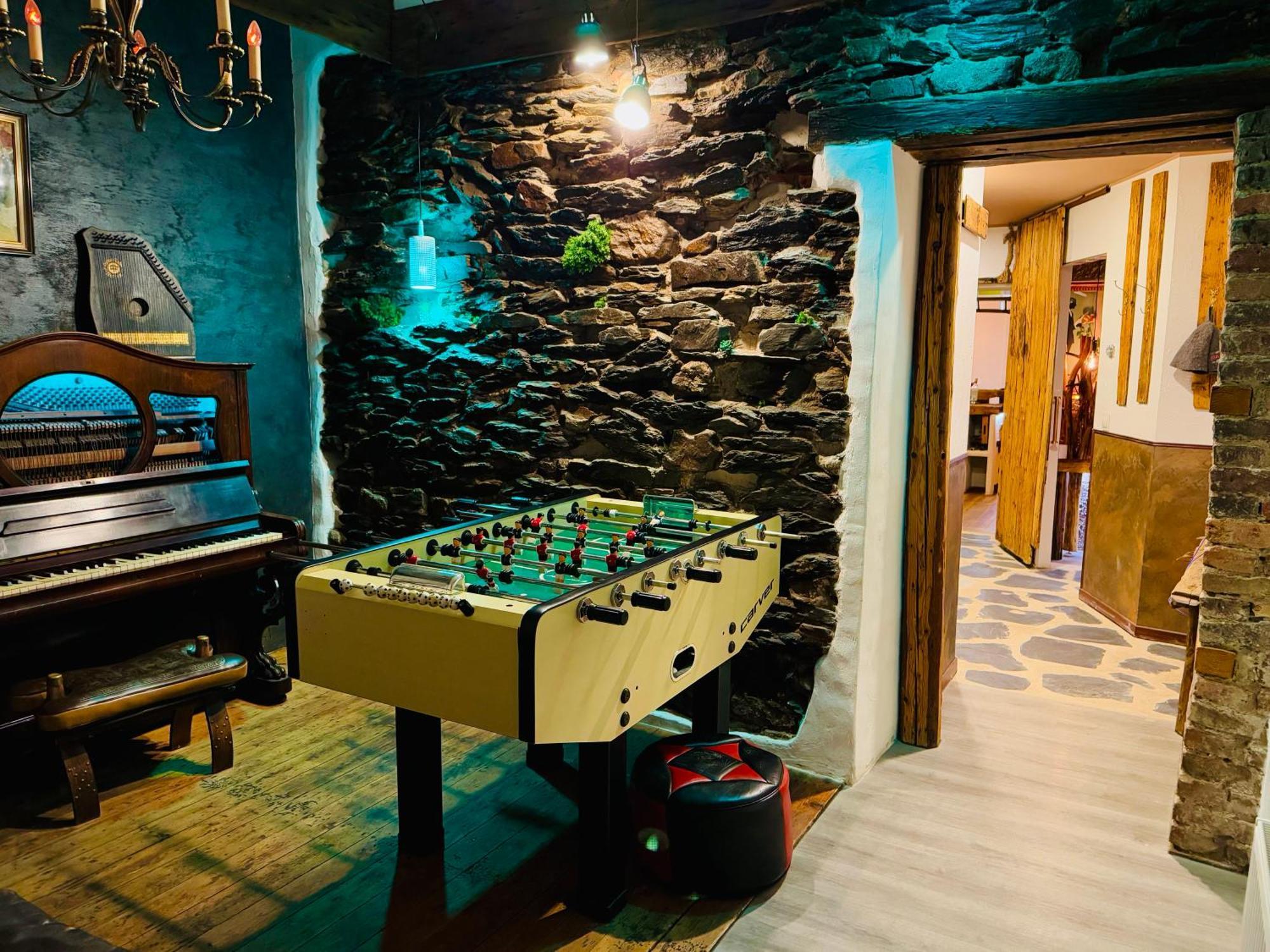 Bookeinfach Bad Ems - Private - Sauna Jacuzzi Whirlpool Swimmingpool Alahna Sup Beachvolleyball Billiards Ping Pong Cinema Theater Music Disco Ball Bbq Und Parkplaetze Exterior foto